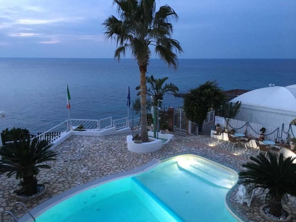 Hotel & Spa La Porta Del Mare Тропеа Екстериор снимка