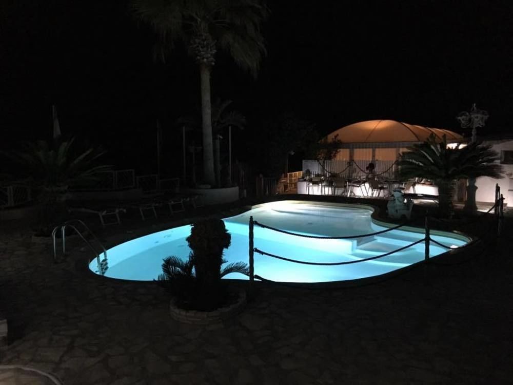 Hotel & Spa La Porta Del Mare Тропеа Екстериор снимка